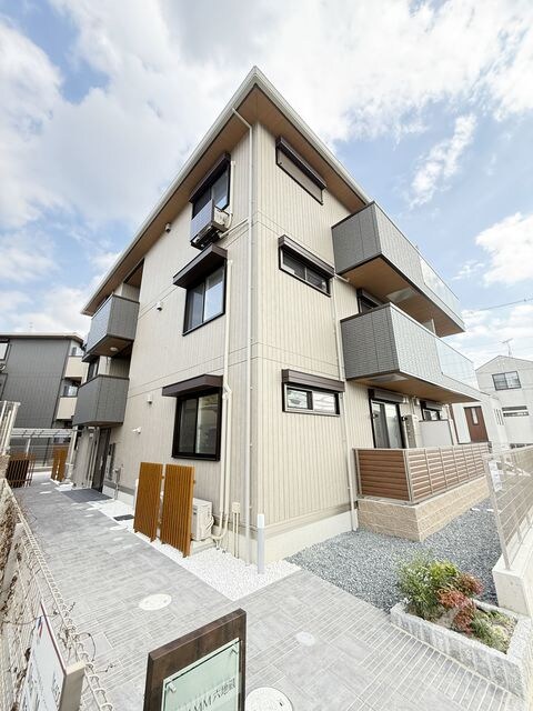 GRAMM六地蔵A棟の物件外観写真