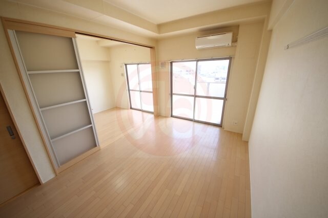 クリスタルコートの物件内観写真