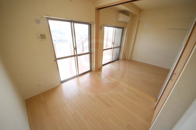 クリスタルコートの物件内観写真