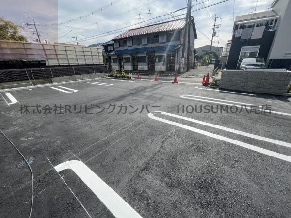 パルテール八尾の物件外観写真