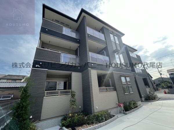 パルテール八尾の物件外観写真