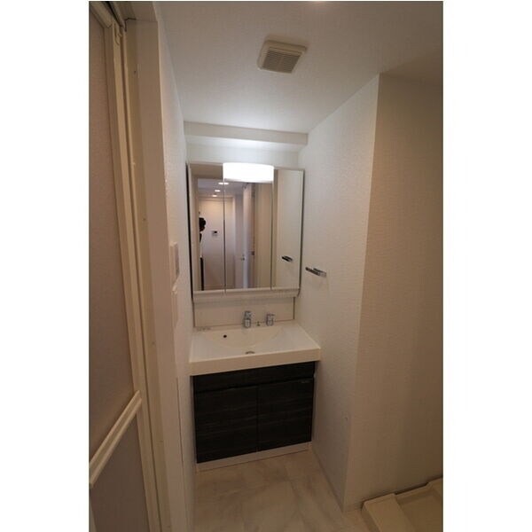 コンフォリア・リヴ新大阪WESTの物件内観写真