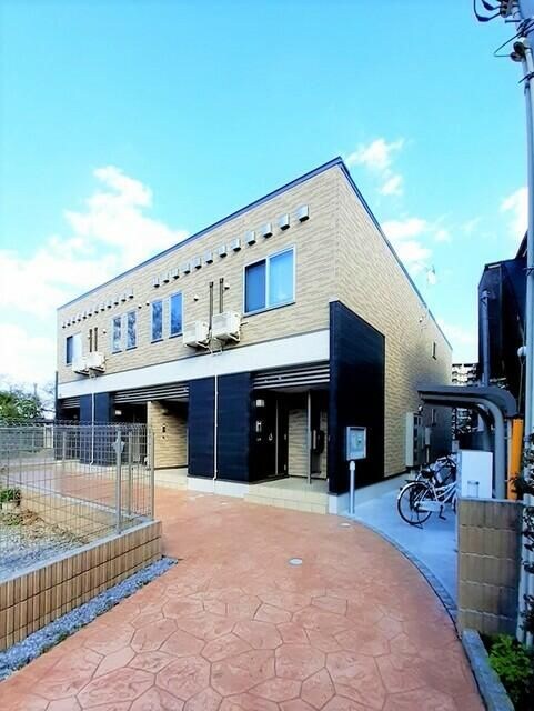 リジエール・ウエストの物件外観写真