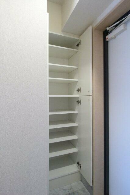 ＡＤＥＳＳＯ　ＳＨＩＭＵＲＡ　ＵＮＩＦＯＲＴ　ＤＥＳＩＧＮの物件内観写真