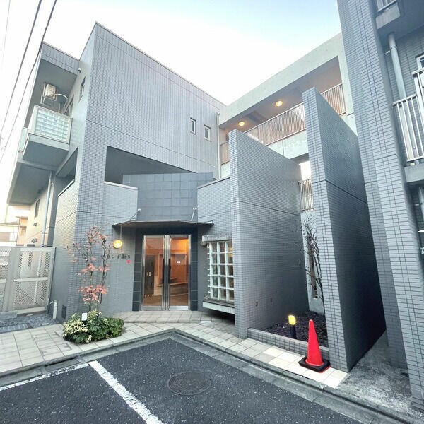 飛田給駅 徒歩3分 1階の物件外観写真