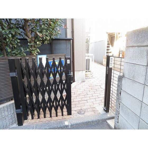 大久保駅 徒歩2分 1階の物件外観写真