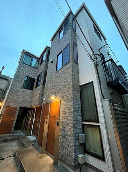 新宿御苑前駅 徒歩9分の物件外観写真