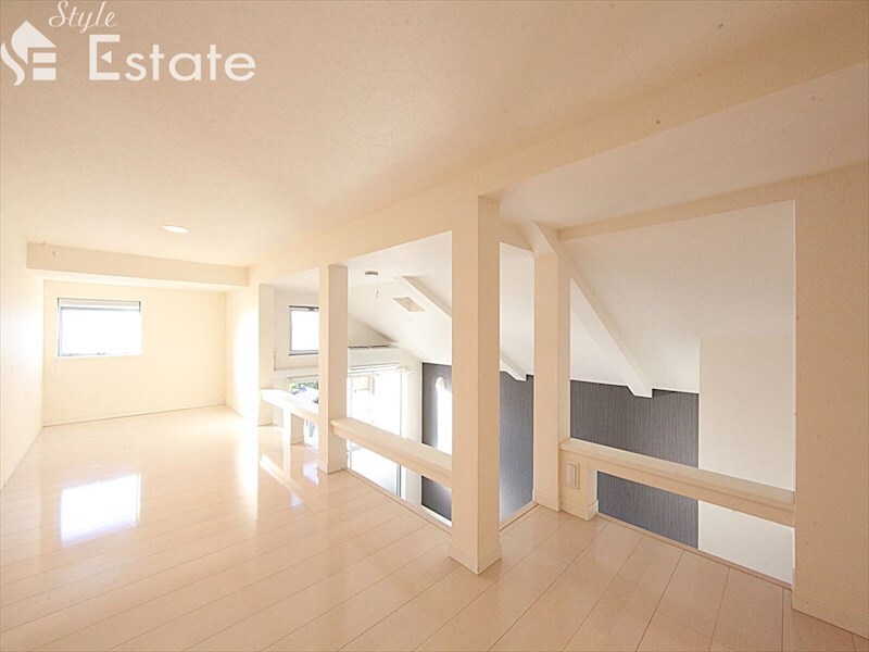 オークラレジデンス栄生の物件内観写真