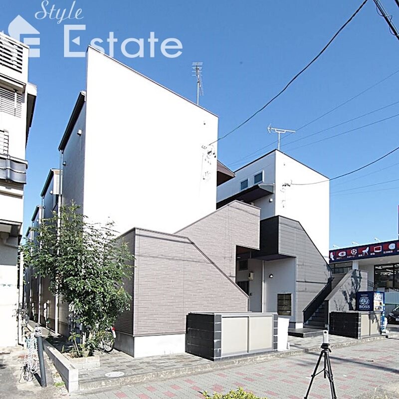 フロースハイムの物件外観写真