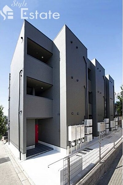 メゾンソレイユ名駅西の物件外観写真