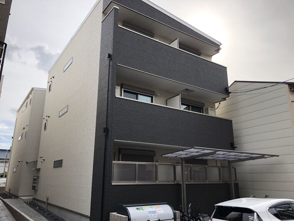 セレニティ田川北A棟の物件外観写真