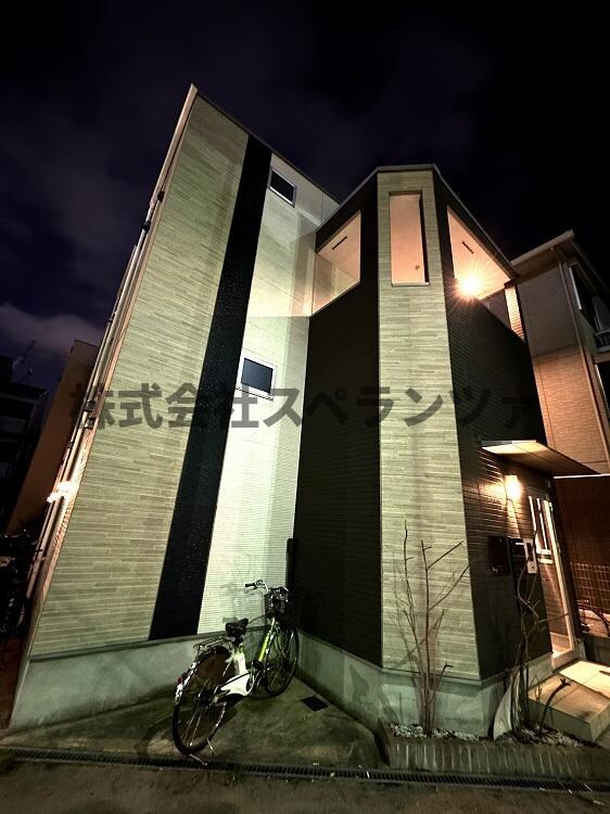 IMPERIAL　RESIDENCE塚本の物件外観写真