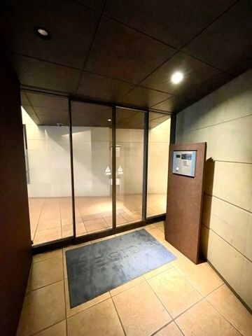 レジディア三軒茶屋の物件外観写真