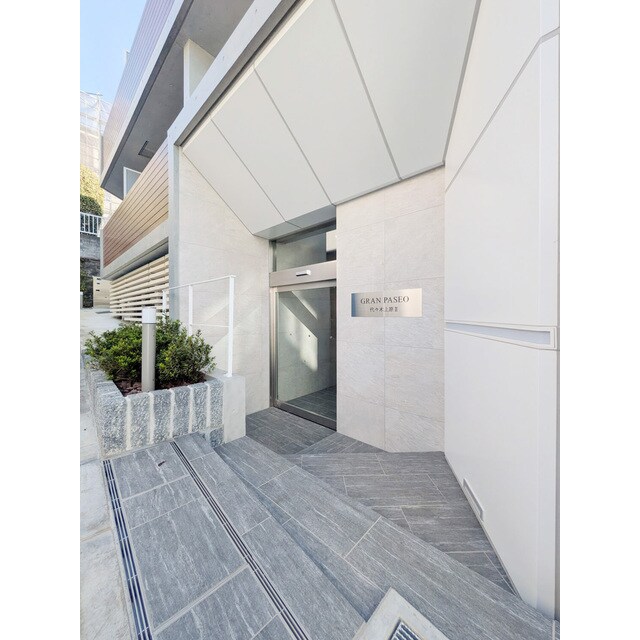 グランパセオ代々木上原Ⅱの物件外観写真