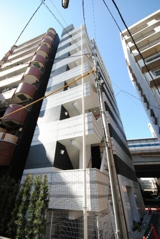 レスティア三軒茶屋の物件外観写真