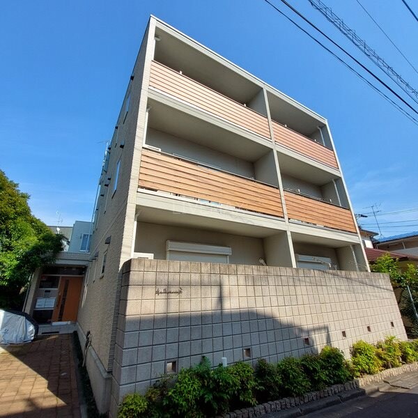 アン・ウィスタリアの物件外観写真