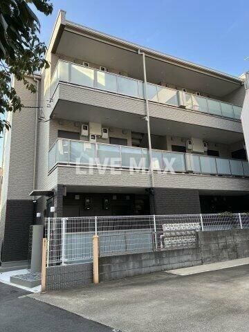 ラグゼフラット東六郷の物件外観写真