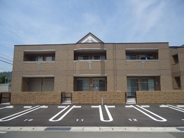 アンプルールの物件外観写真