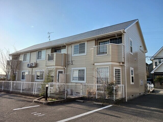 クレストヨコセキの物件外観写真