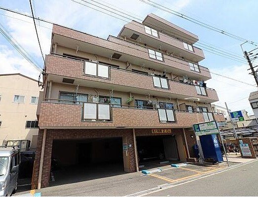 イスタナの物件外観写真