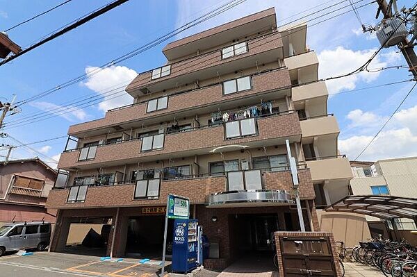 イスタナの物件外観写真