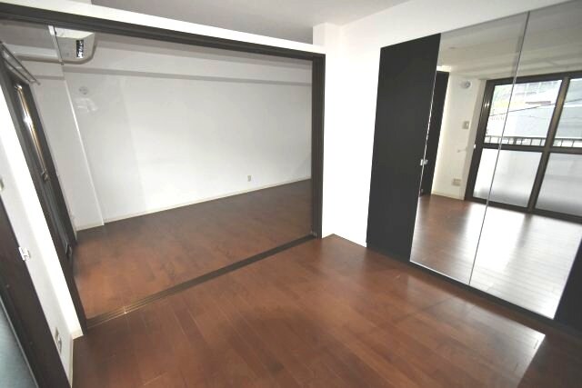 新山下三番館の物件内観写真