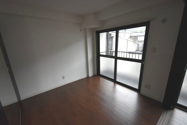 新山下三番館の物件内観写真