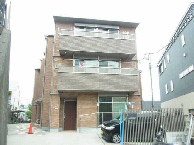 Ｌｕｓｔ　Ｓｔｒａｈｌの物件外観写真