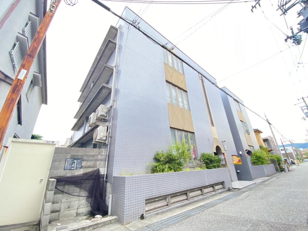 パインハイツ甲子園の物件外観写真