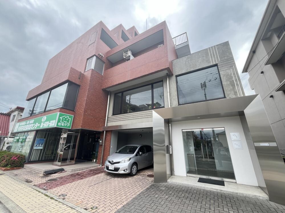 サンロイヤルの物件外観写真