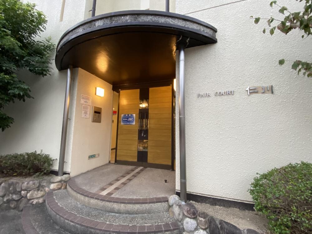 ペアコート仁川の物件外観写真