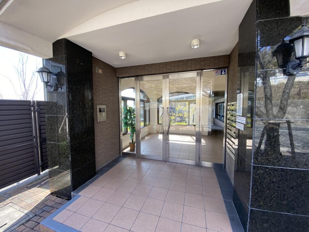 サンラトール甲陽園の物件外観写真