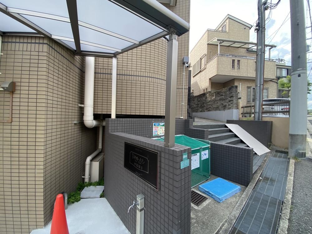 ロイヤルメゾン甲陽園2の物件外観写真