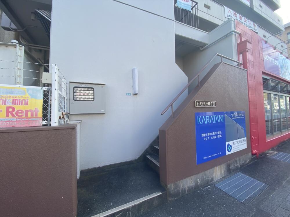 ドミトリー甲子園の物件外観写真