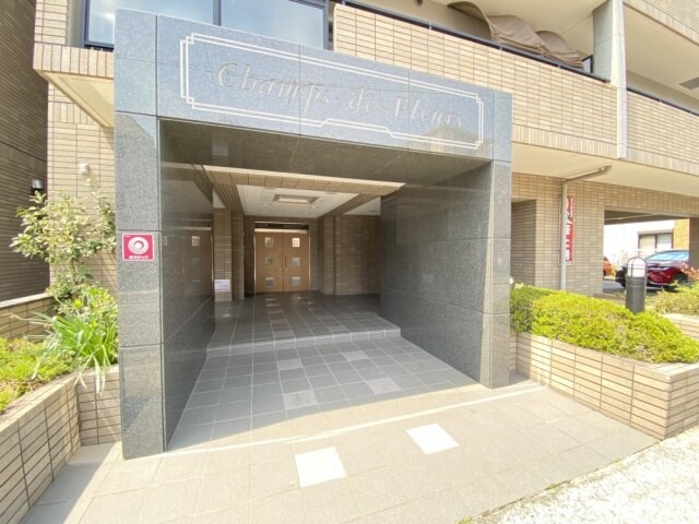 シャン・ド・フルールの物件外観写真