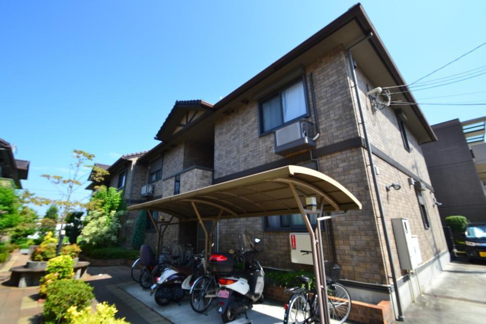 ライフランドスケープA棟の物件外観写真