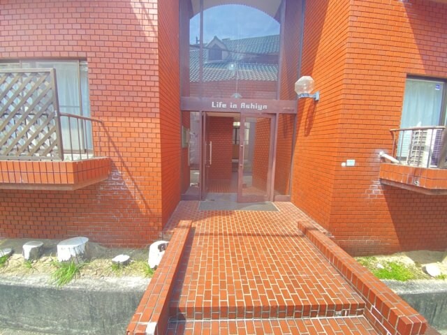 ライフイン芦屋壱番館の物件外観写真