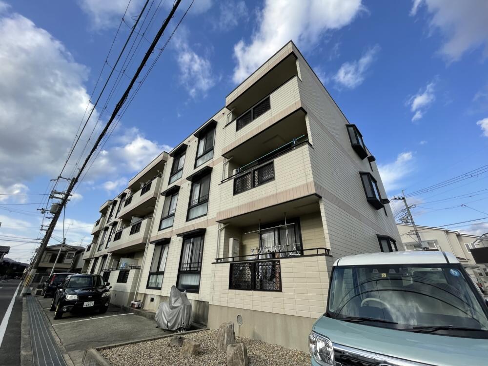 メゾン鈴原の物件外観写真