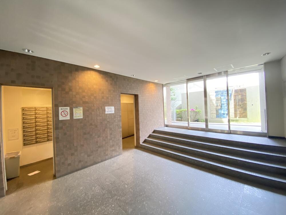 甲子園六石町ハイツの物件外観写真