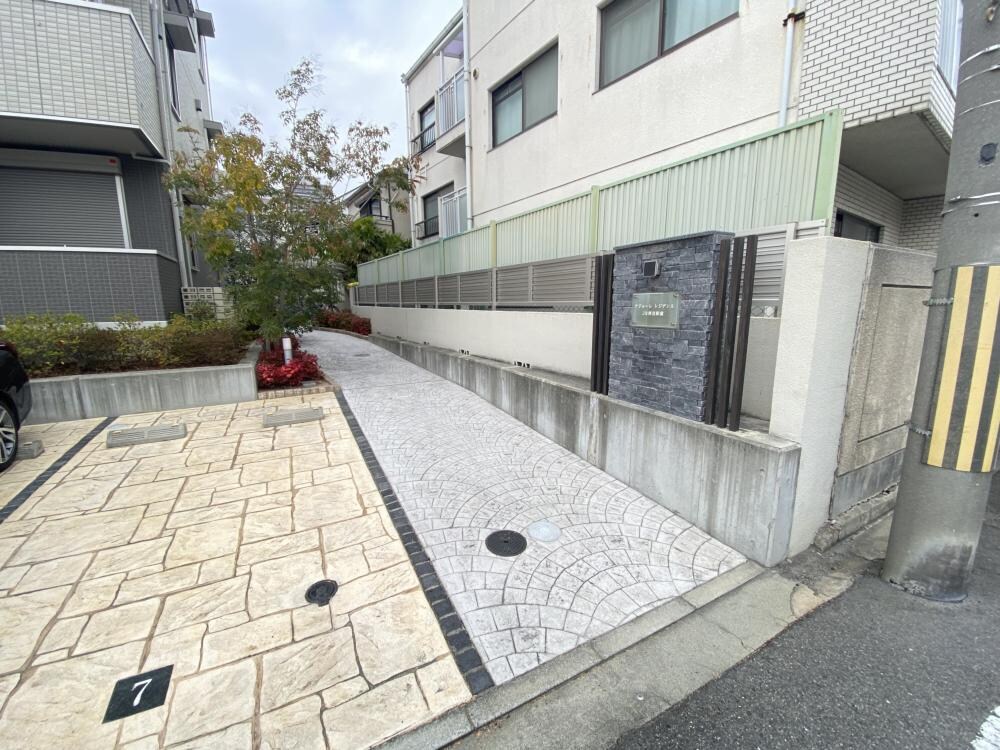 アジョーレレジデンスJR西宮駅前の物件外観写真