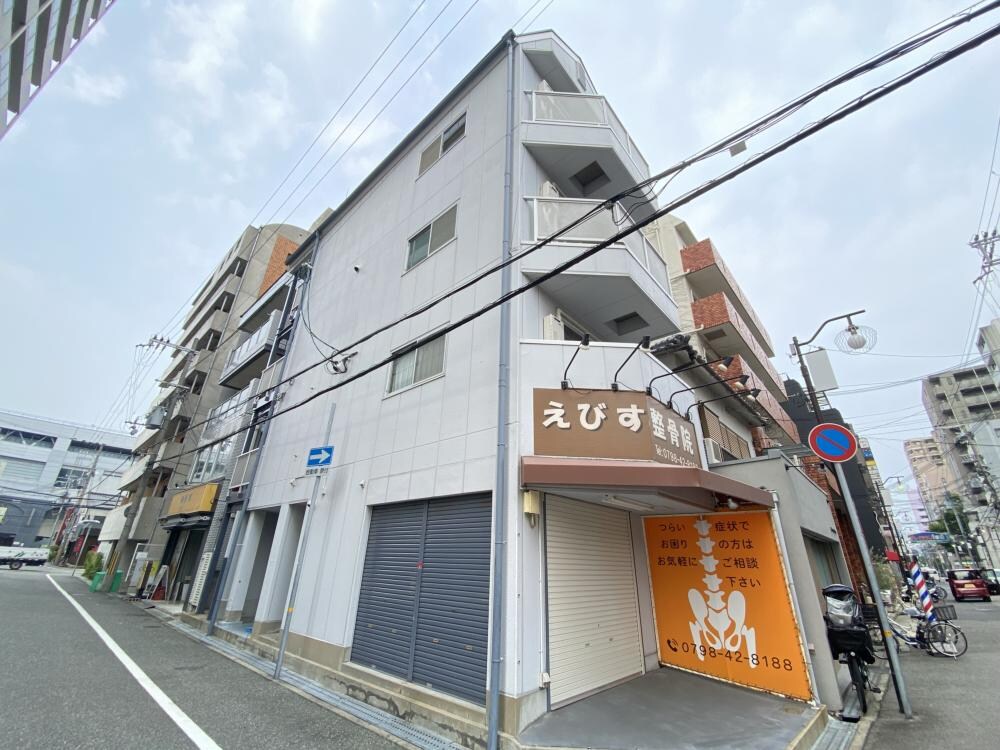 ハウスリーブスの物件外観写真