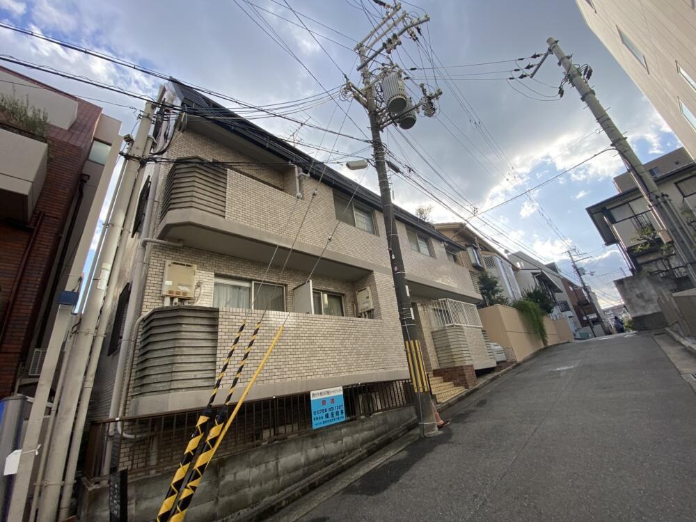 クレセント夙川の物件外観写真