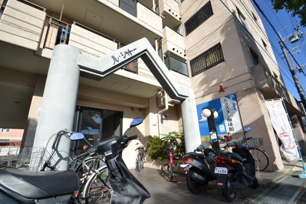 ル・シャトーの物件外観写真