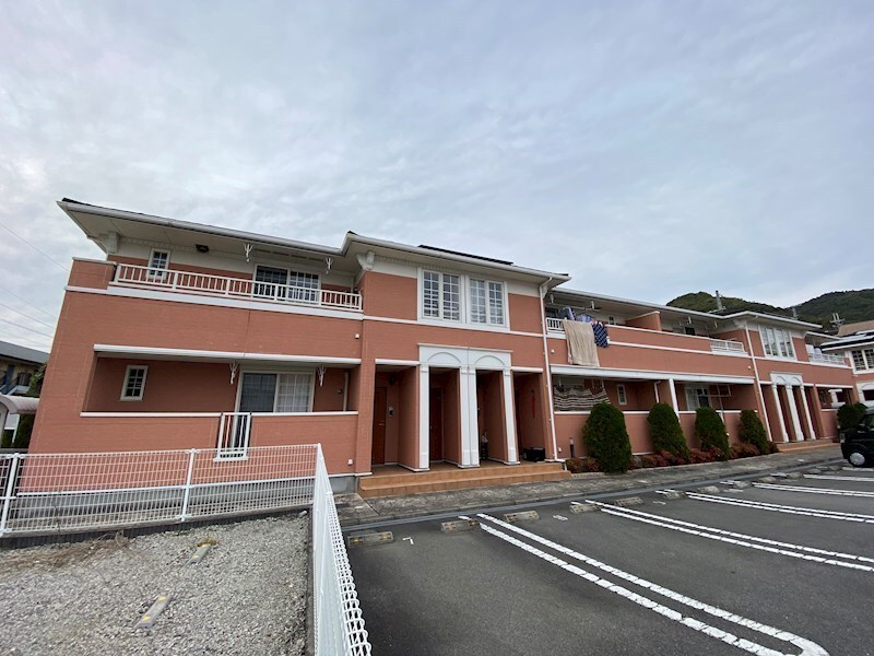 グラン・シャリオBの物件外観写真