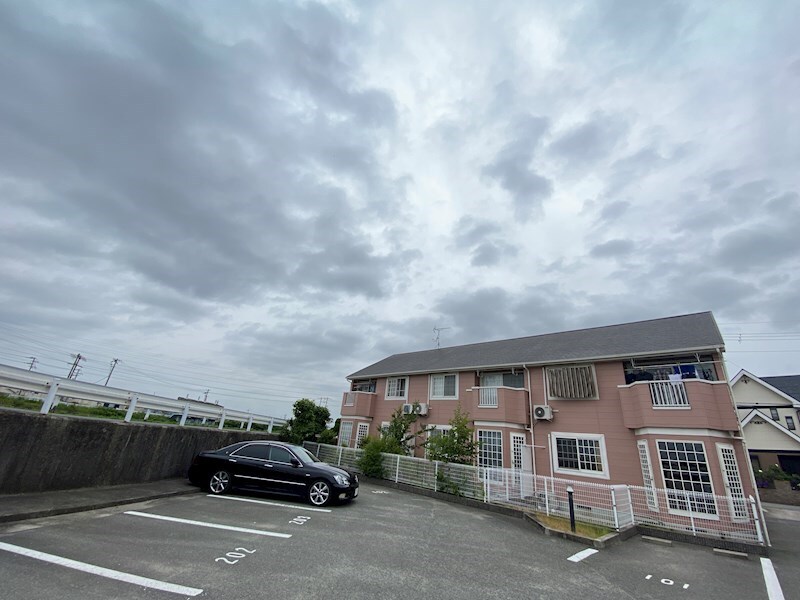 クレストヨコセキの物件外観写真