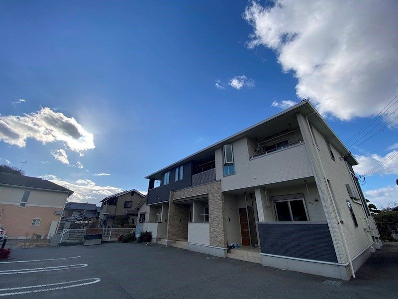 ホワイトローズの物件外観写真