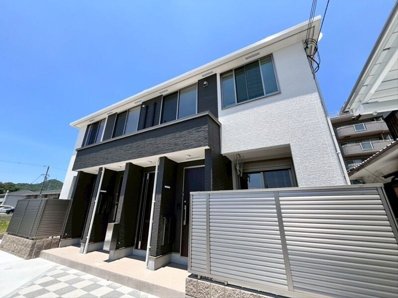 リュクスの物件外観写真