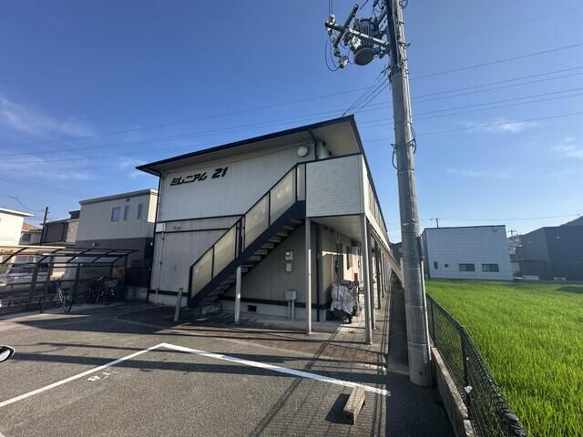 ミレニアム２１の物件外観写真