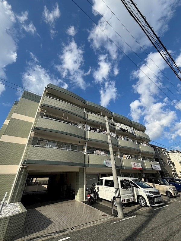 グランドール中桜塚の物件外観写真