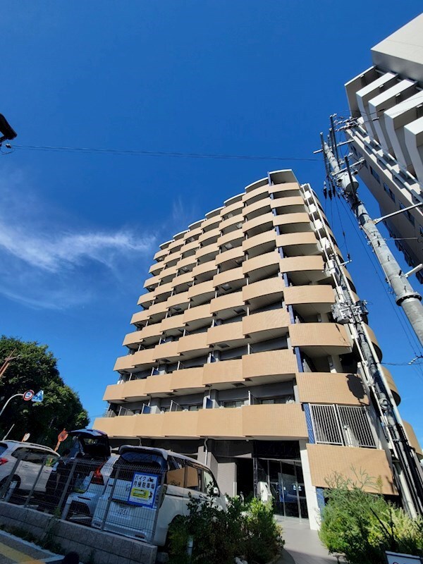 プレサンス江坂ベルフィーヌの物件外観写真